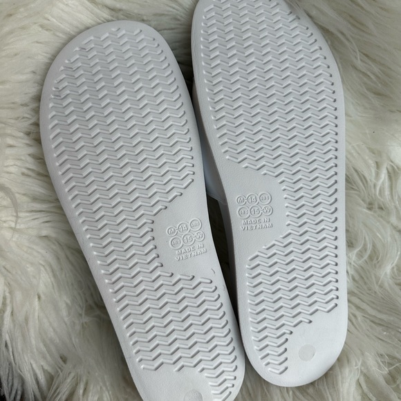 Reebok Men’s White Classic Slide Sandals - Picture 4 of 6